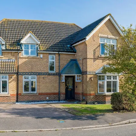 Opulent 5 Bedroom Retreat With Hot Tub And Entertainment Sheerness Exterior photo