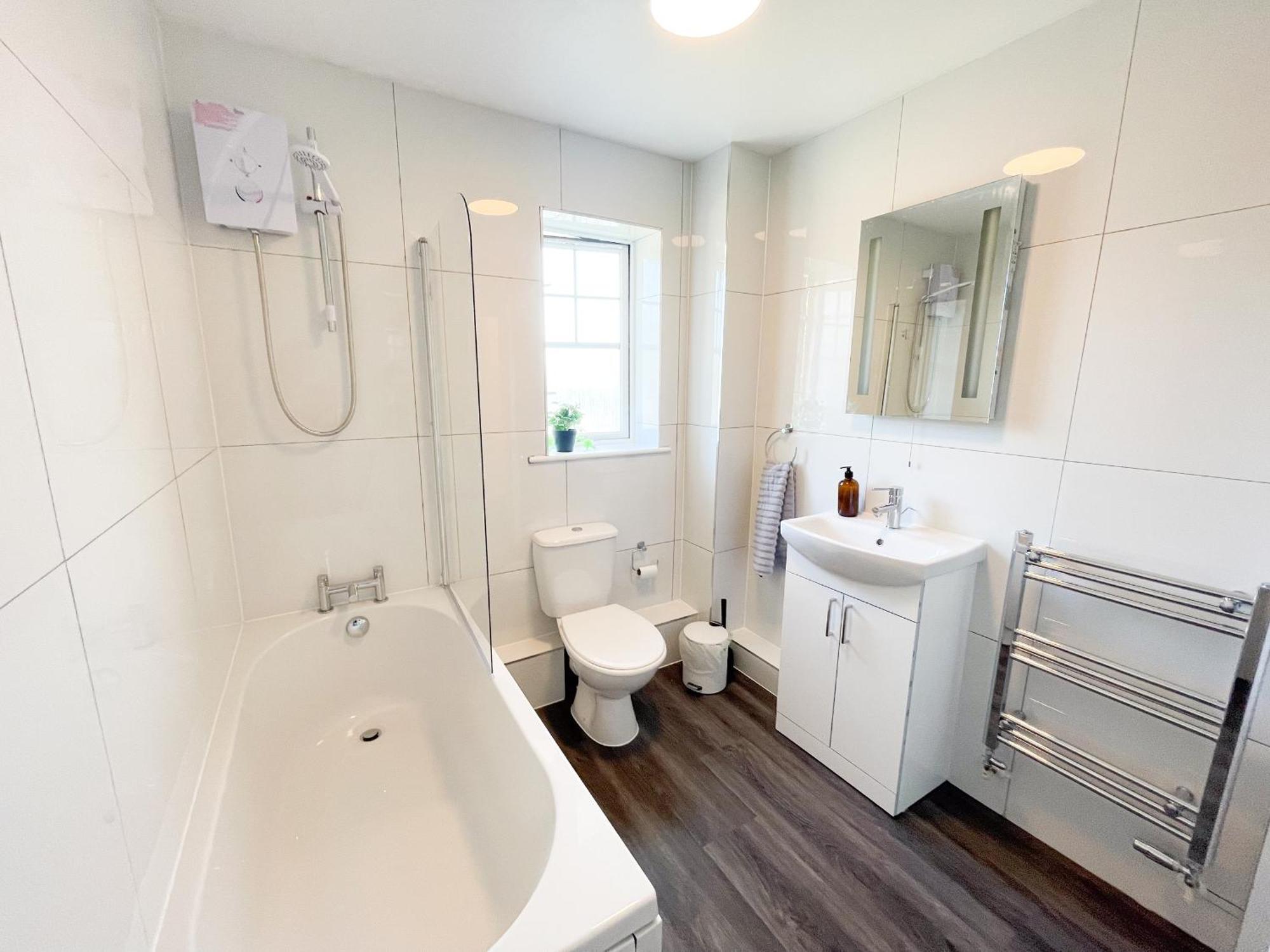 Apartment Opulent 5 Bedroom Retreat With Hot Tub And Entertainment *