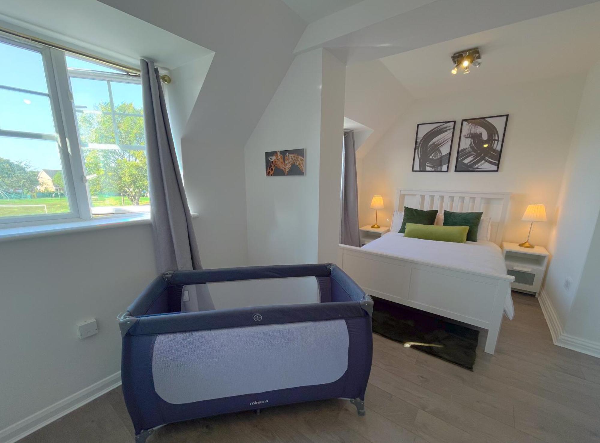 Opulent 5 Bedroom Retreat With Hot Tub And Entertainment *