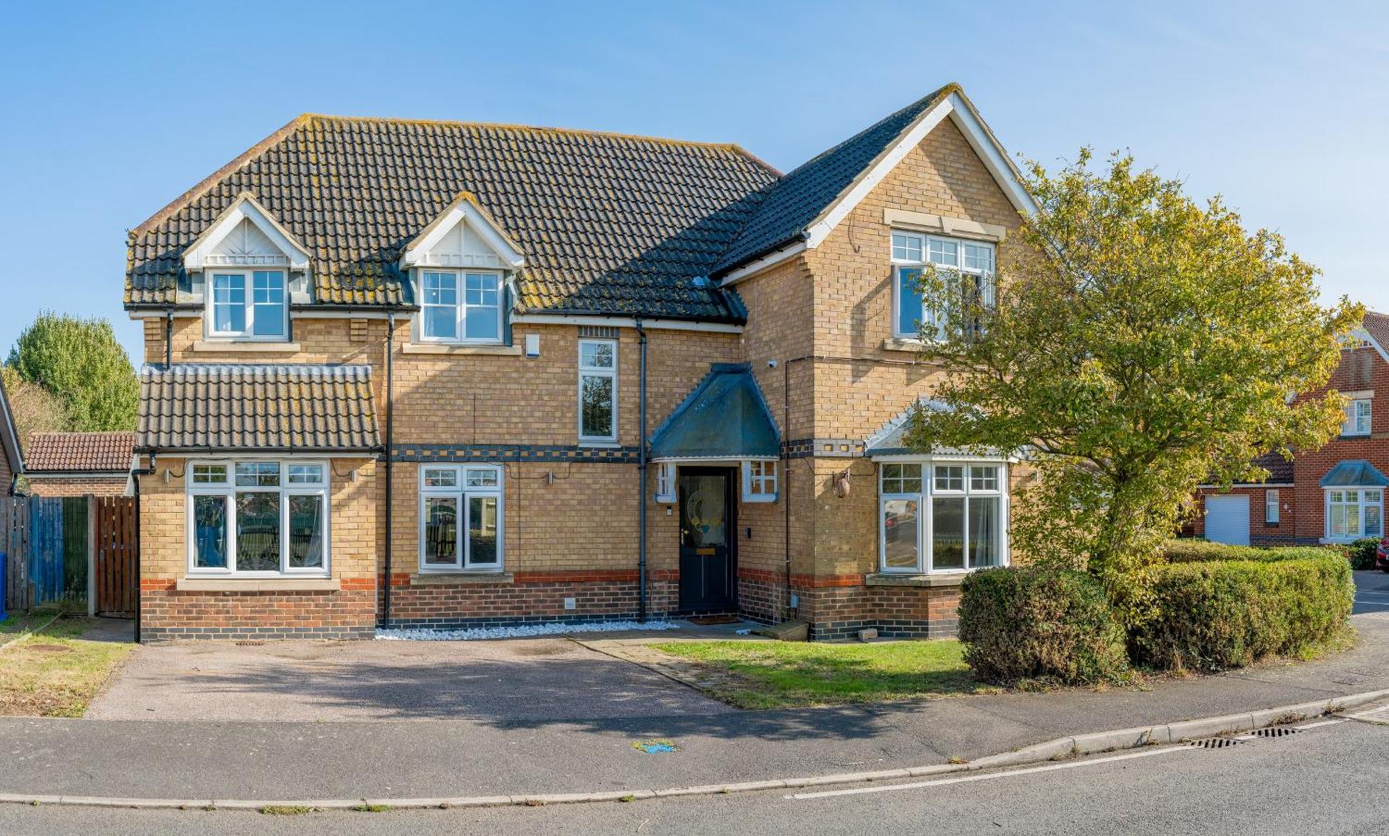 Apartment Opulent 5 Bedroom Retreat With Hot Tub And Entertainment